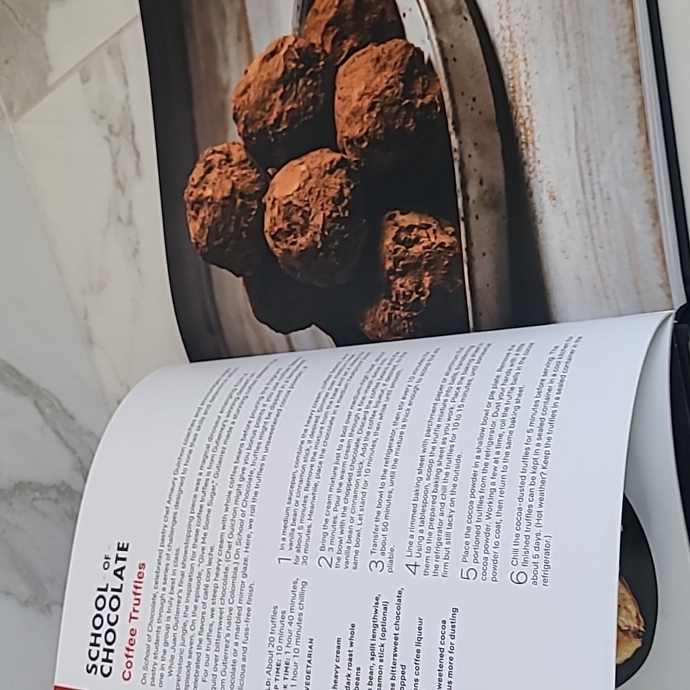 The Official Netflix Cookbook - Picture 3 of 7